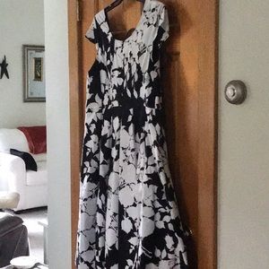 Talbots Womens black/white dress mid length.